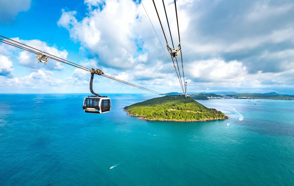 Island hopping: Boat trip through the An Thoi archipelago